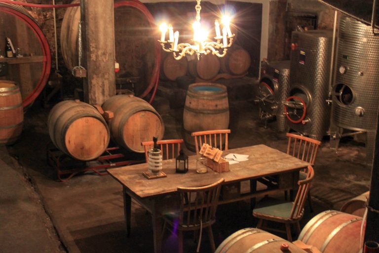 Het decor voor "Grape Escape" - de wijnkelder van de Domhof-wijnmakerij (c) Dominik Ketz