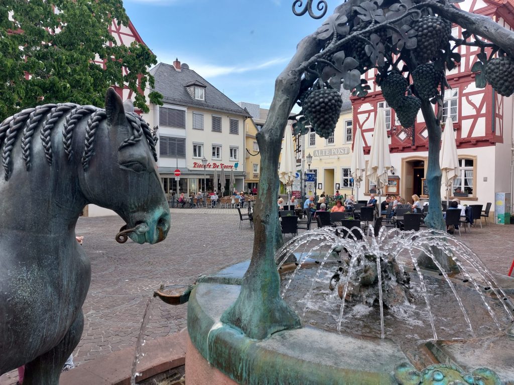 De Roßmarkt in Alzey op de Selztal-fietsroute