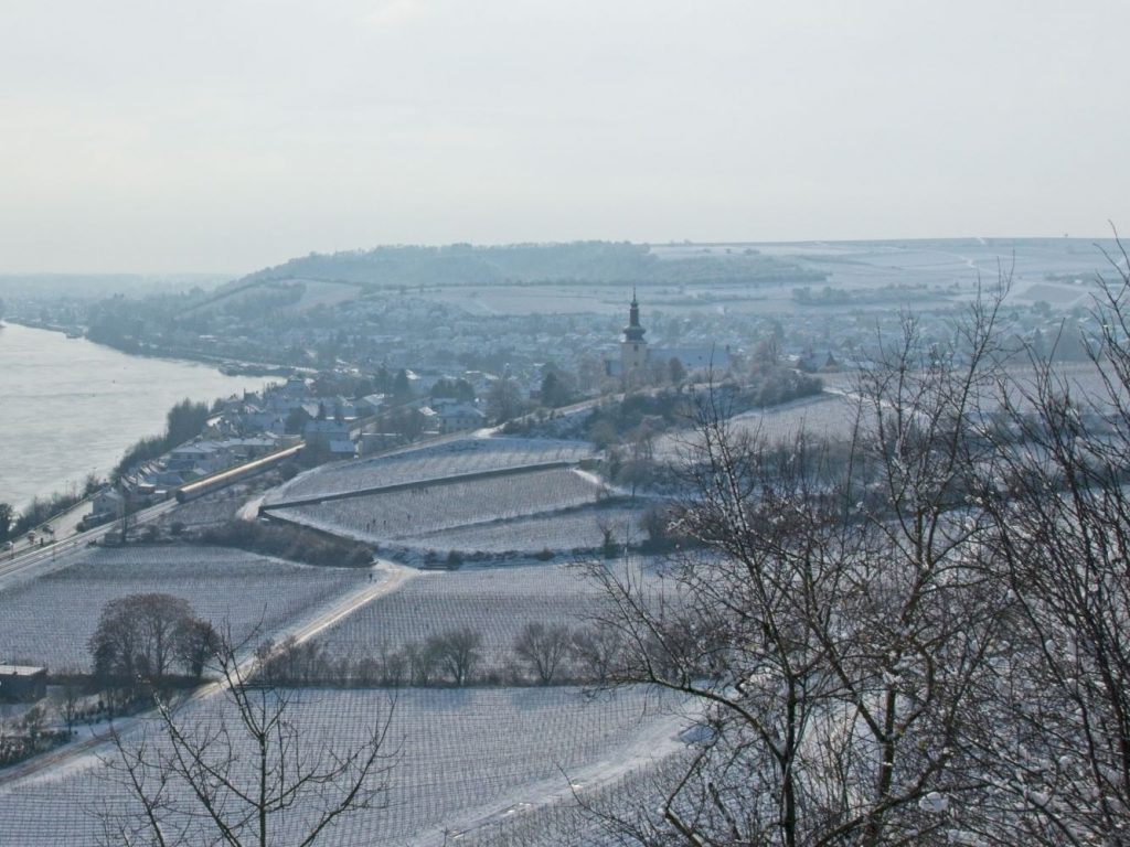 Winteruitzicht op de Rijn, Kilianskirche en Nierstein