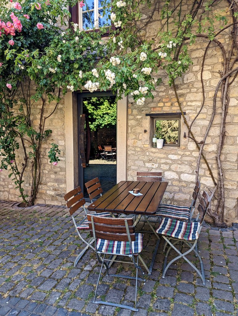 Seating group in the courtyard of the Wagner winery in Essenheim