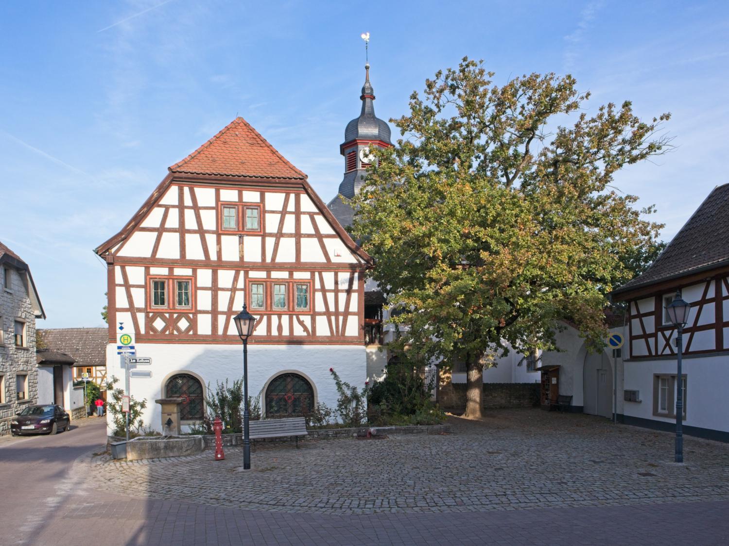 Rathaus und Kirche von Rommersheim