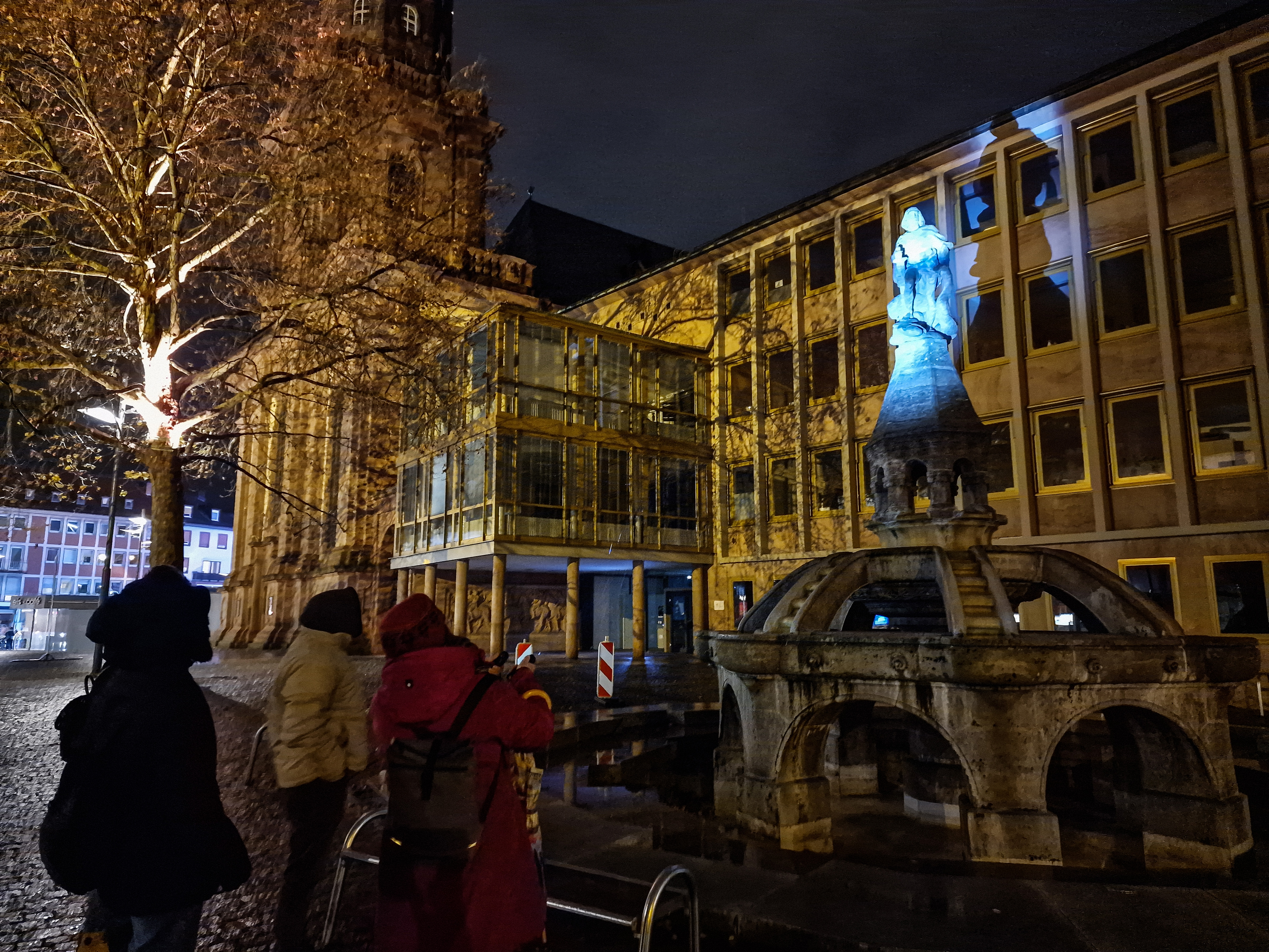 Taschenlampenführung am Siegfriedbrunnen in Worms