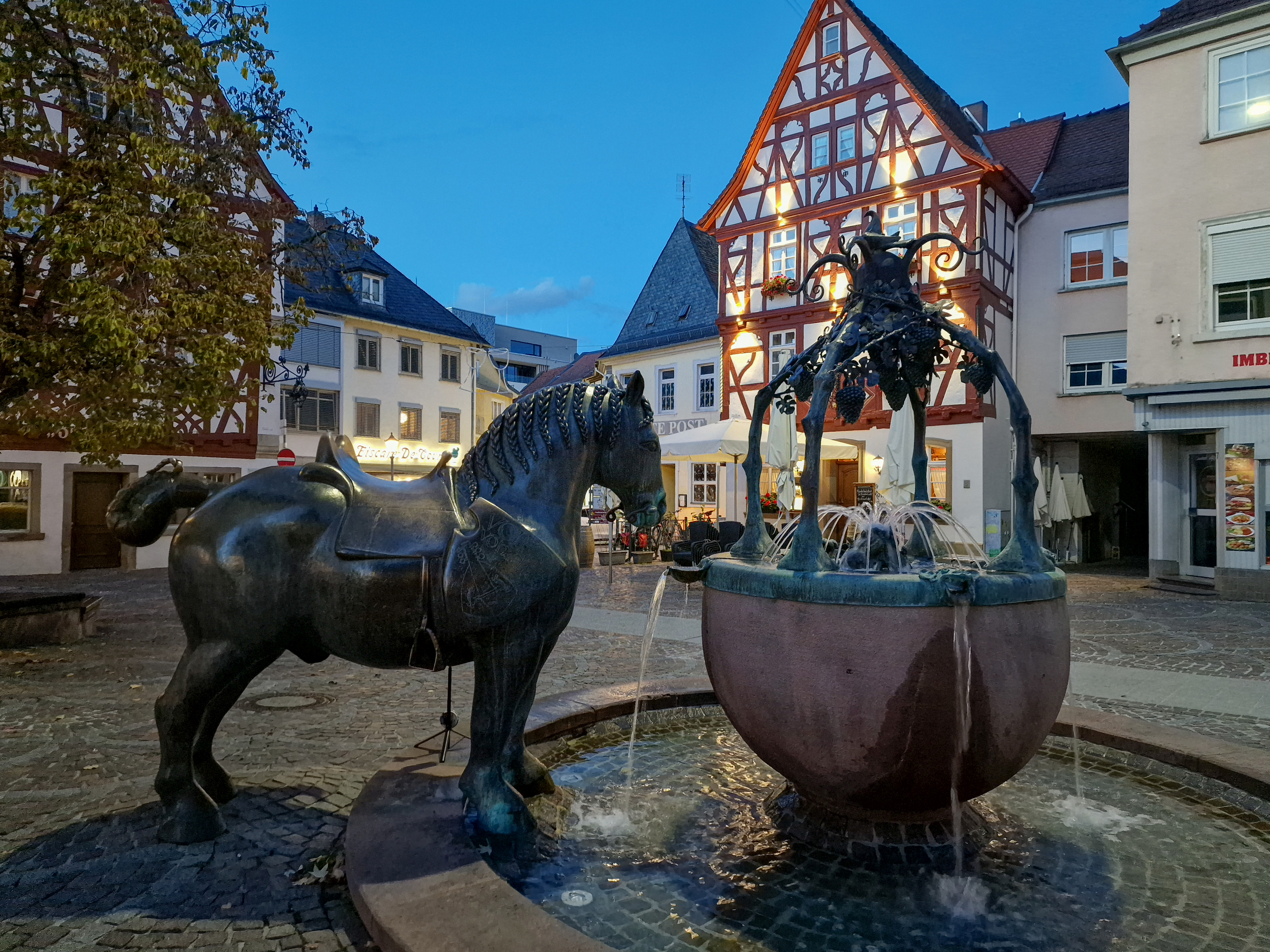 Nachtwächterführung am Rossmarktbrunnen in Alzey