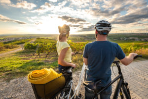 Fietsen in de herfst in Petersberg, Gau-Odernheim - Rheinhessen