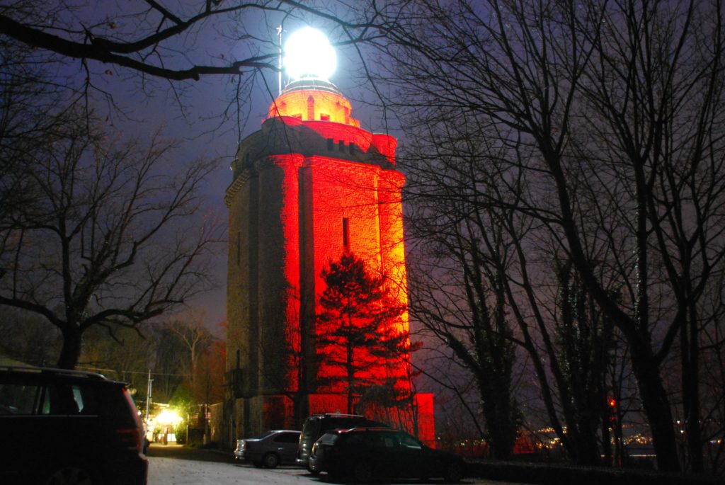 The Ingelummer Kerz . the illuminated Bismarck Tower