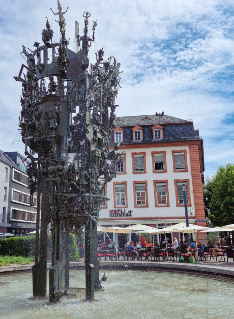 Der Fastnachtsbrunnen am Schillerplatz in Mainz