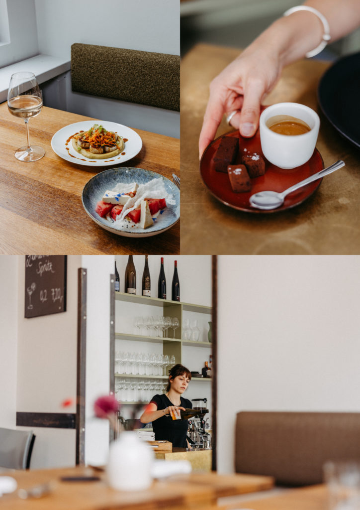 Servierter Mittagstisch im Willichs mit Weinbegleitung, Dessert und Espresso mit Schokoladentrüffeln – elegantes Genuss-Erlebnis in modernem Restaurant.