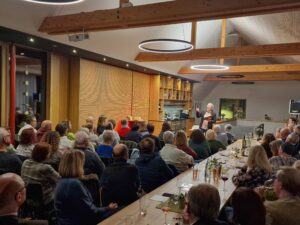 Loyaal publiek bij lezing Helge Weichmann