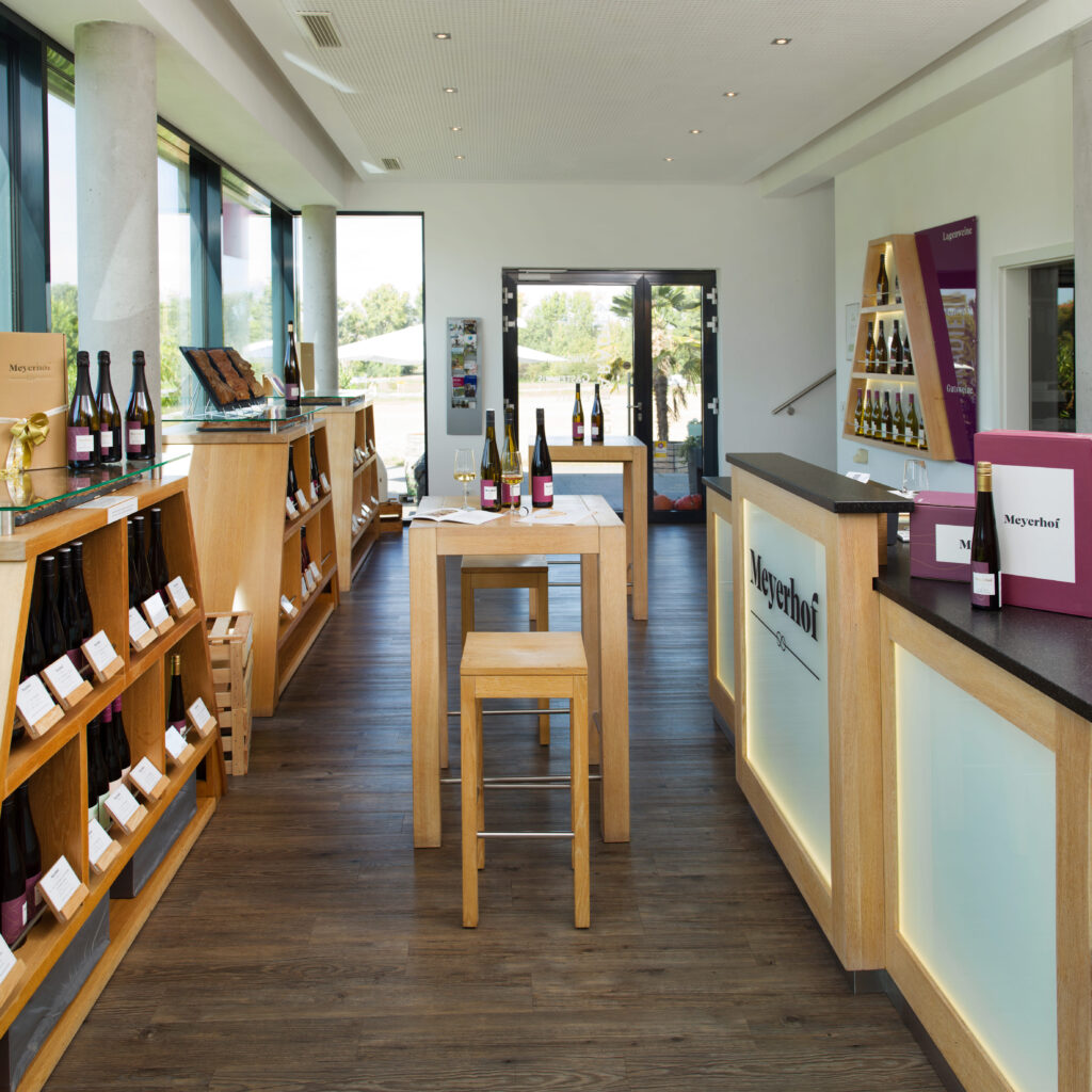 Die Vinothek im Weingut Meyerhof in Flonheim