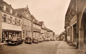 A view of Mainzer Strasse. This is what Oppenheim's central shopping street looked like in the early 1960s.