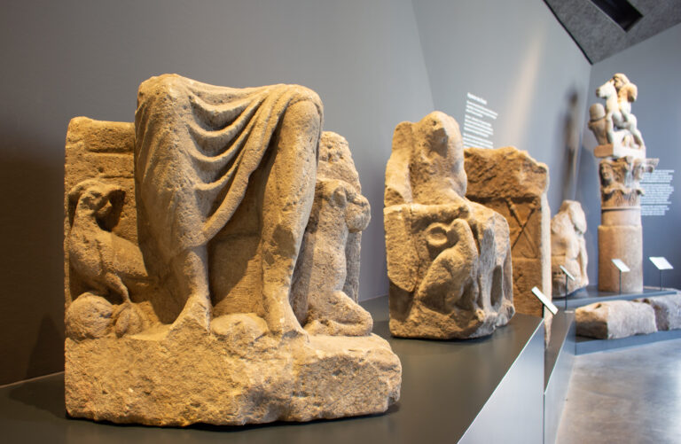 Römische Funde in der neuen Steinhalle des Museums der Stadt Alzey