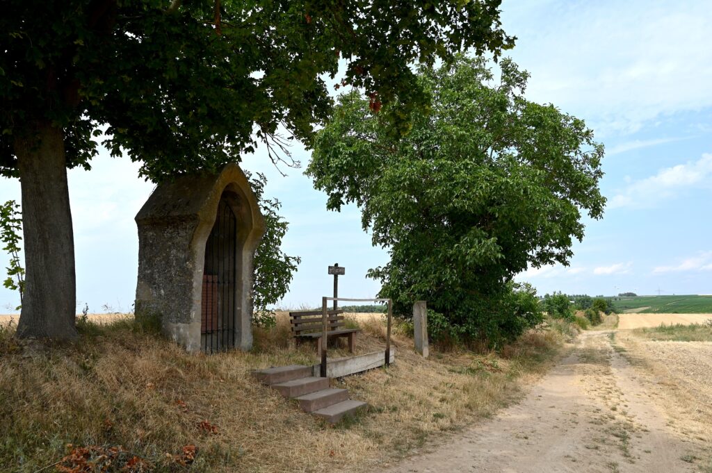Historisches Heiligenhäuschen an der Hiwweltour Alsheimer Hohlwege