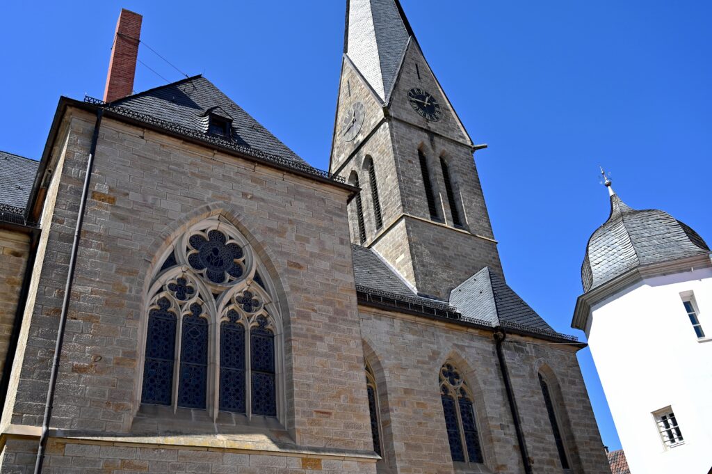 Evangelische Kirche in Nieder-Saulheim nahe der Hiwweltour Saulheimer Hölle