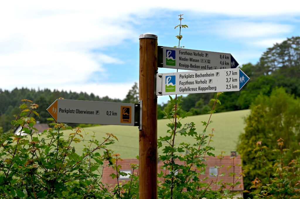 Panneaux indicateurs et signalisation du circuit « Hiwweltour » de Vorholz