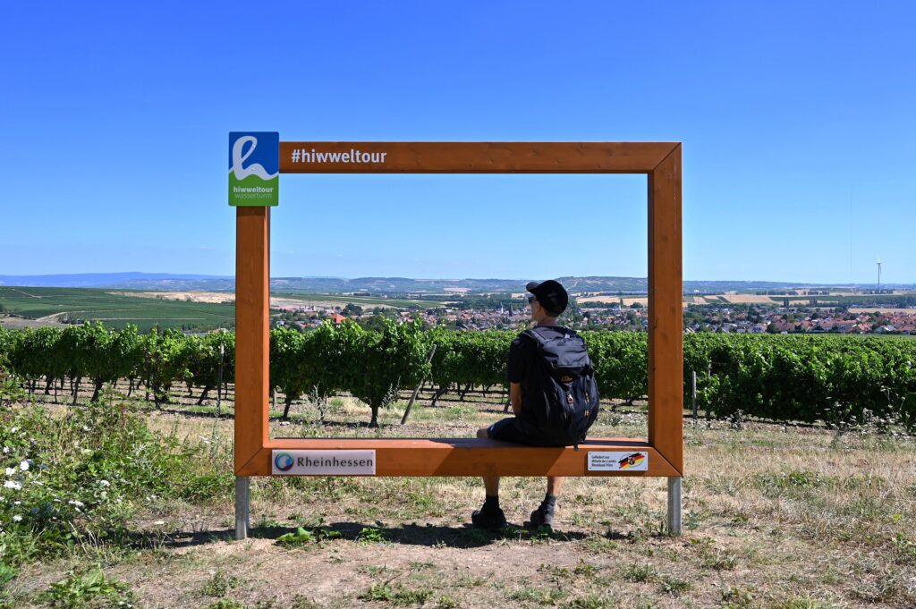 Fotorahmen mit Fernblick über die rheinhessische Landschaft